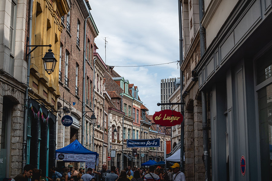 Marché local Nord place pavée Flandres