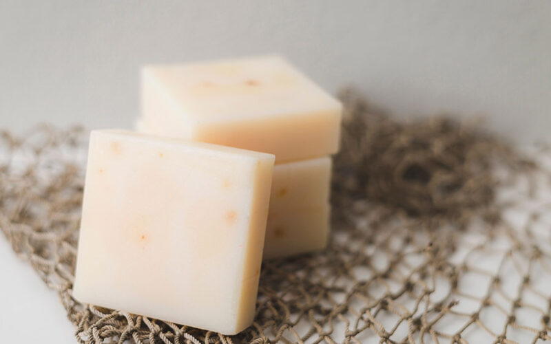 Produit artisanal savon bougie détail texture ingrédients naturels