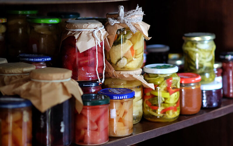 Produits en vrac bocaux étalage marché artisan alimentaire local