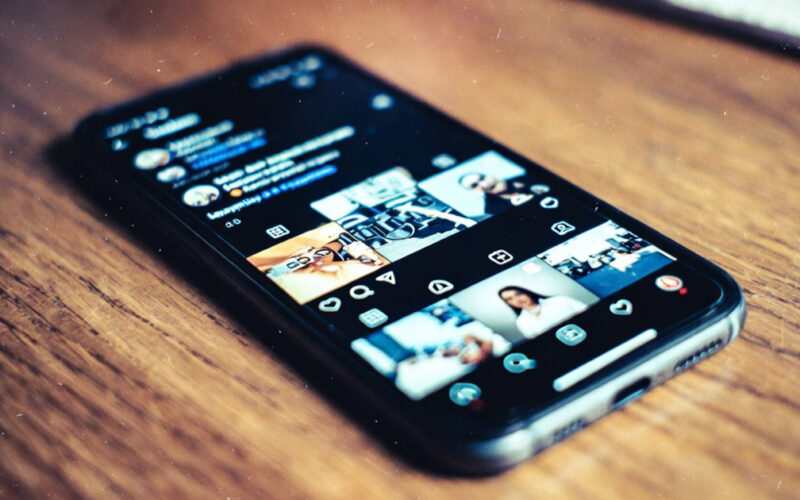 smartphone réseaux sociaux / contenu