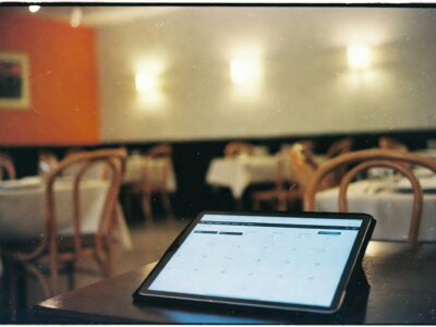 Réservation en ligne pour restaurant : quel outil sans commission ?