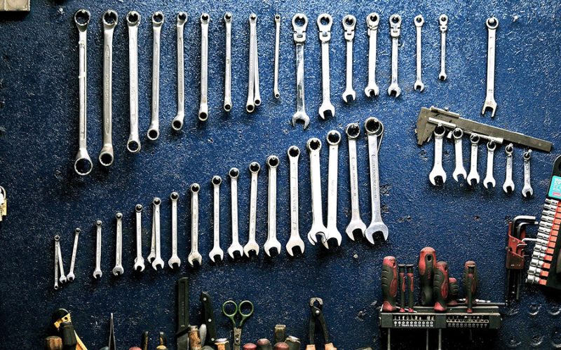 Outils professionnels plomberie électricité menuiserie atelier