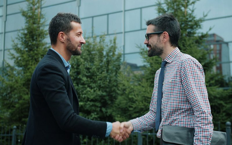 Poignée de main professionnelle partenariat accord commercial