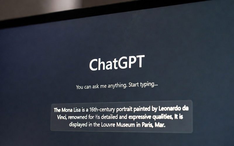 Interface ChatGPT prompt et réponse IA fond sombre lumineux