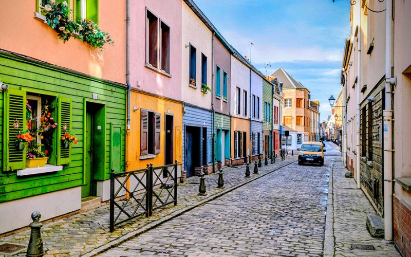 Rue pavée village européen style Flandres Nord de la France
