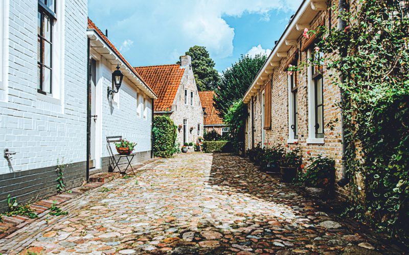Rue pavée village flamand nord france